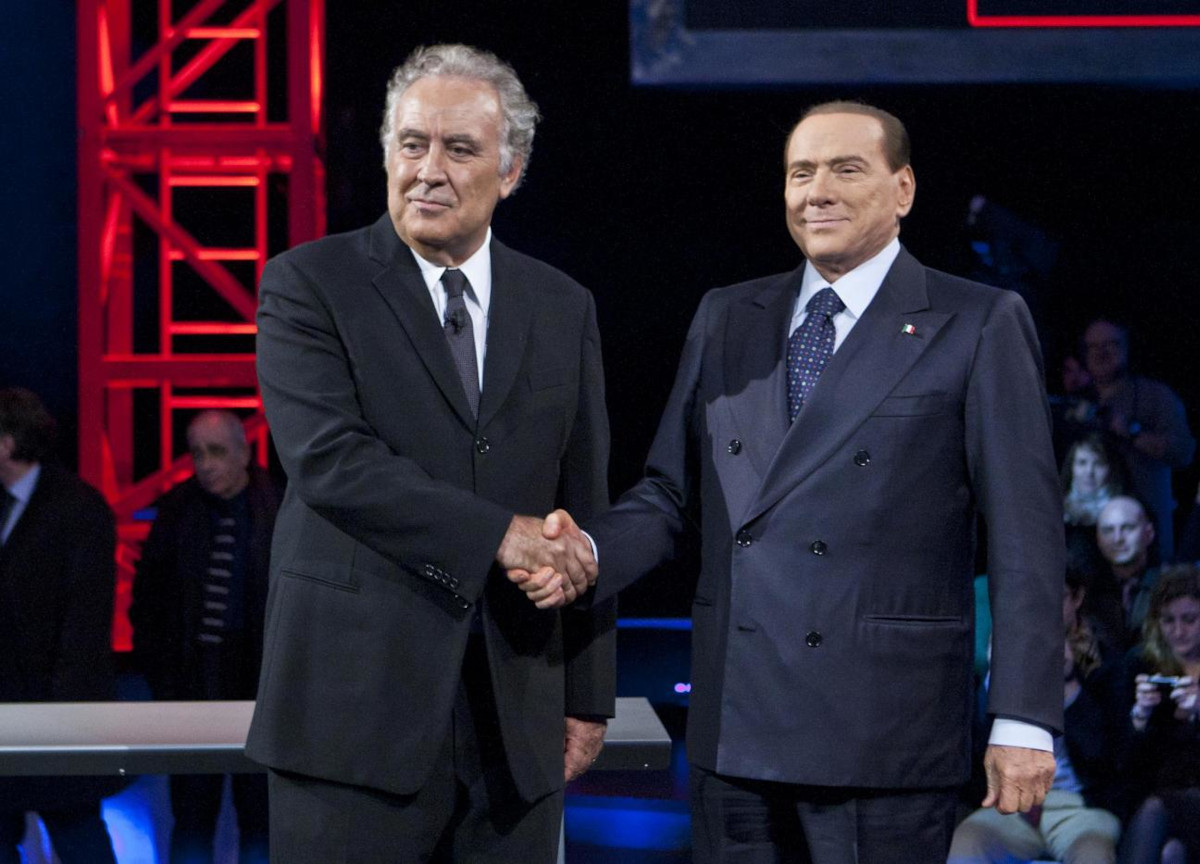 Berlusconi-Santoro ex nemici. Un talk a Mediaset con lo zampino di Sgarbi