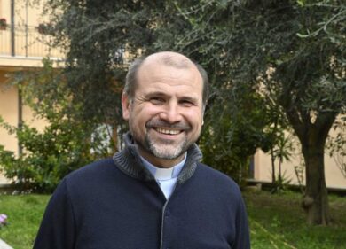 Strage migranti, il vicario del Papa don Ambarus “scomunica” Piantedosi