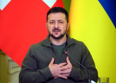 Zelensky, rivelazioni choc. Armi all’Ucraina, “il 40% finisce al mercato nero”