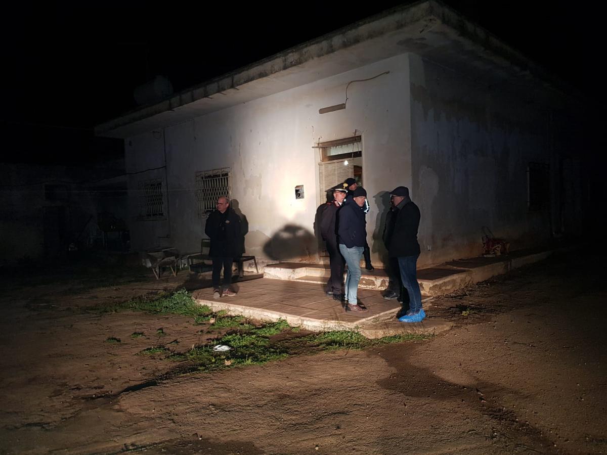 Brindisi, coppia di 70enni trovata morta in casa con ferite d’arma da fuoco Brindisi, coppia di 70enni trovata morta in casa con ferite d’arma da fuoco