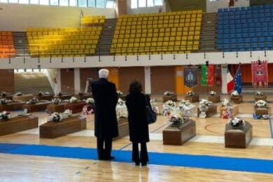 Migranti, la procura apre un secondo fascicolo. Mattarella in visita a Crotone