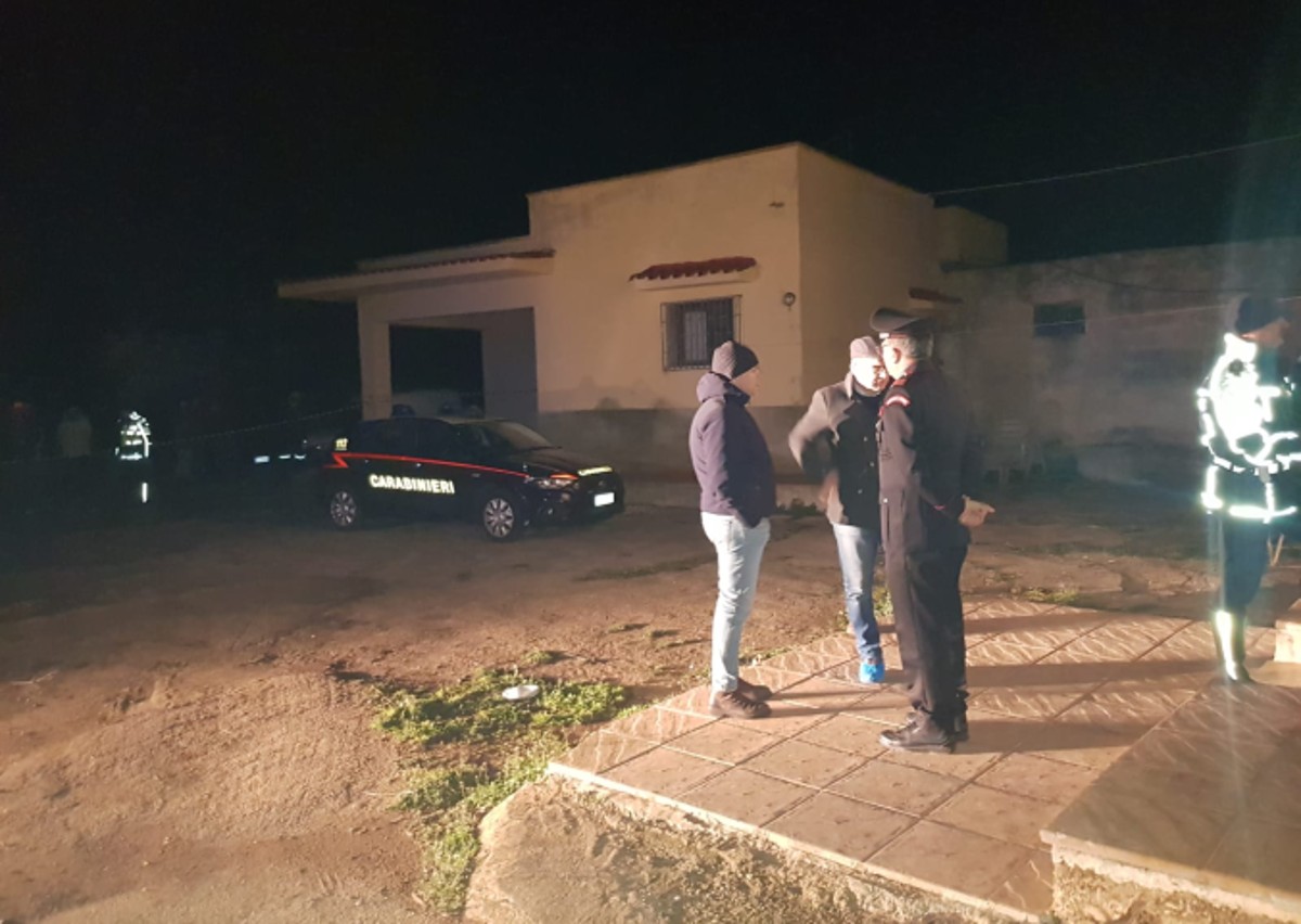 Brindisi, coppia di 70enni trovata morta in casa con ferite d’arma da fuoco Brindisi, coppia di 70enni trovata morta in casa con ferite d’arma da fuoco
