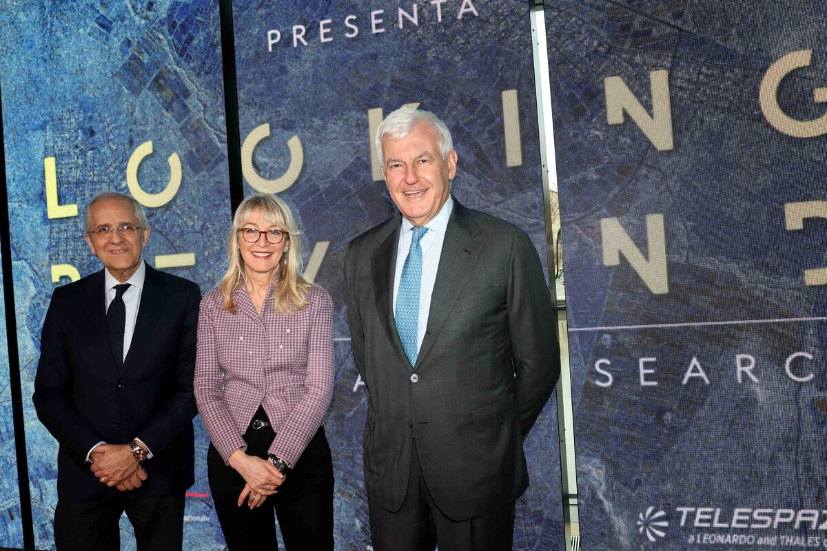 Milano, inaugurata la mostra “Looking Beyond. Guardare oltre”