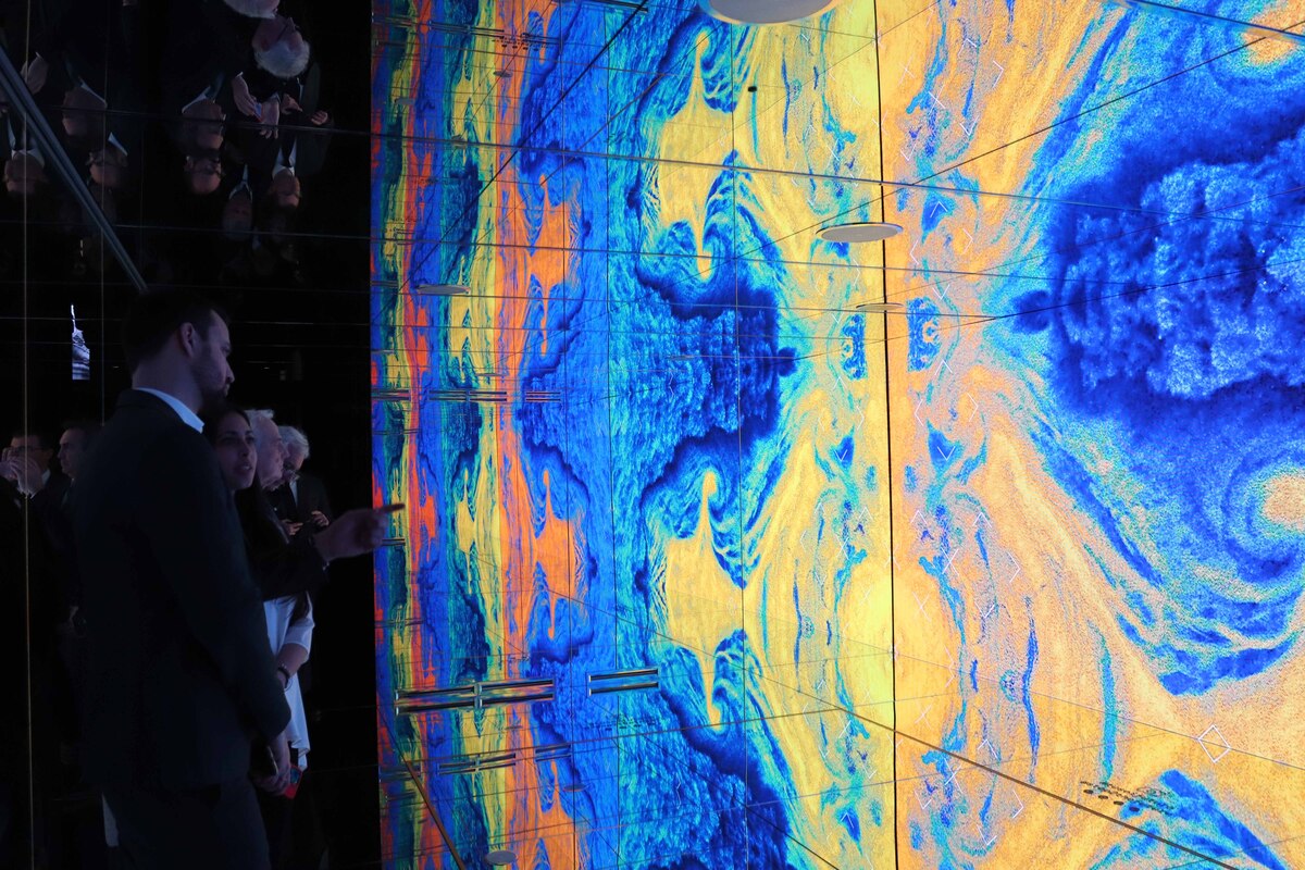 Milano, inaugurata la mostra “Looking Beyond. Guardare oltre”