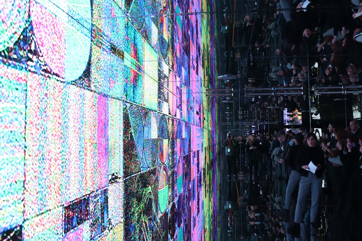 Milano, inaugurata la mostra “Looking Beyond. Guardare oltre”