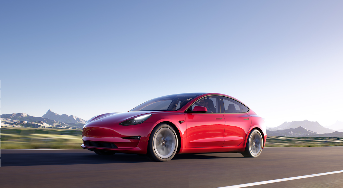 Tesla taglia il prezzo della Model 3 per benficiare degli incentivi Tesla taglia il prezzo della Model 3 per benficiare degli incentivi