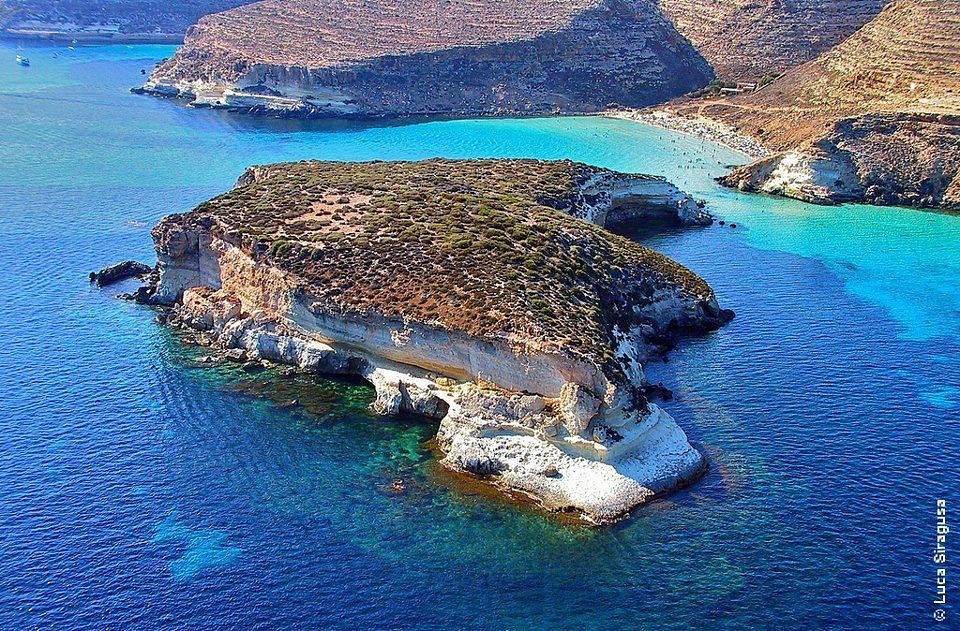 Da Lampedusa alle Hawaii. Le 25 spiagge più belle del mondo Da Lampedusa alle Hawaii. Le 25 spiagge più belle del mondo