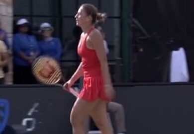 La tennista ucraina Kostyuk rifiuta di stringere la mano all’avversaria russa. VIDEO