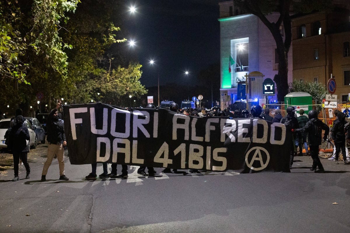 Cospito, trasferimento dal carcere in ospedale. La difesa chiede i domiciliari Cospito, trasferimento dal carcere in ospedale. La difesa chiede i domiciliari