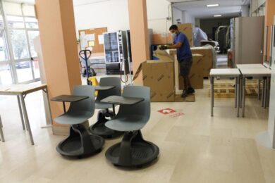 Rottama i banchi a rotelle della ministra Azzolina: preside risarcirà lo Stato