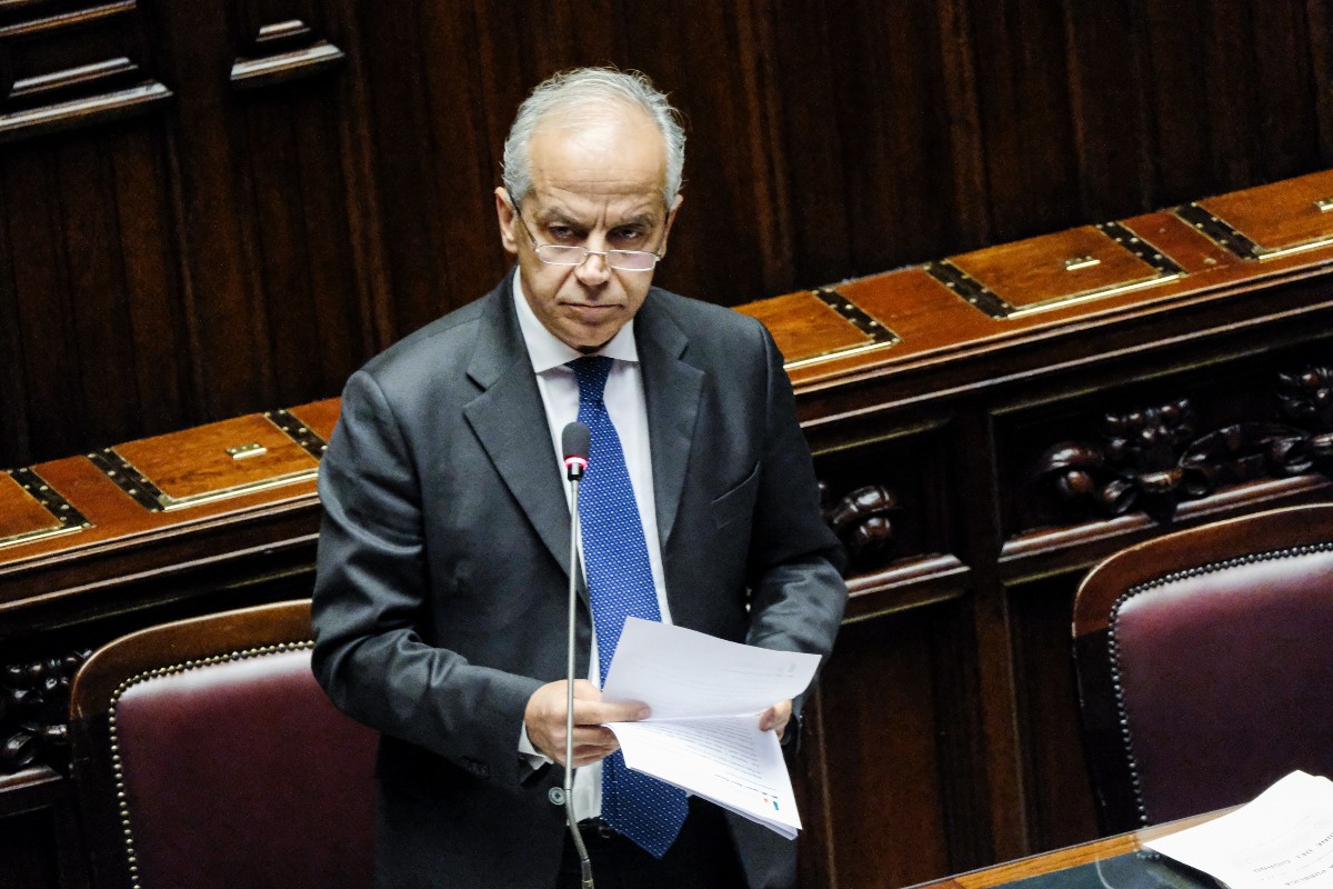 Migranti, Piantedosi in Aula: “Sos segnalato alle 4, falsità sui soccorsi” Migranti, Piantedosi in Aula: “Sos segnalato alle 4, falsità sui soccorsi”