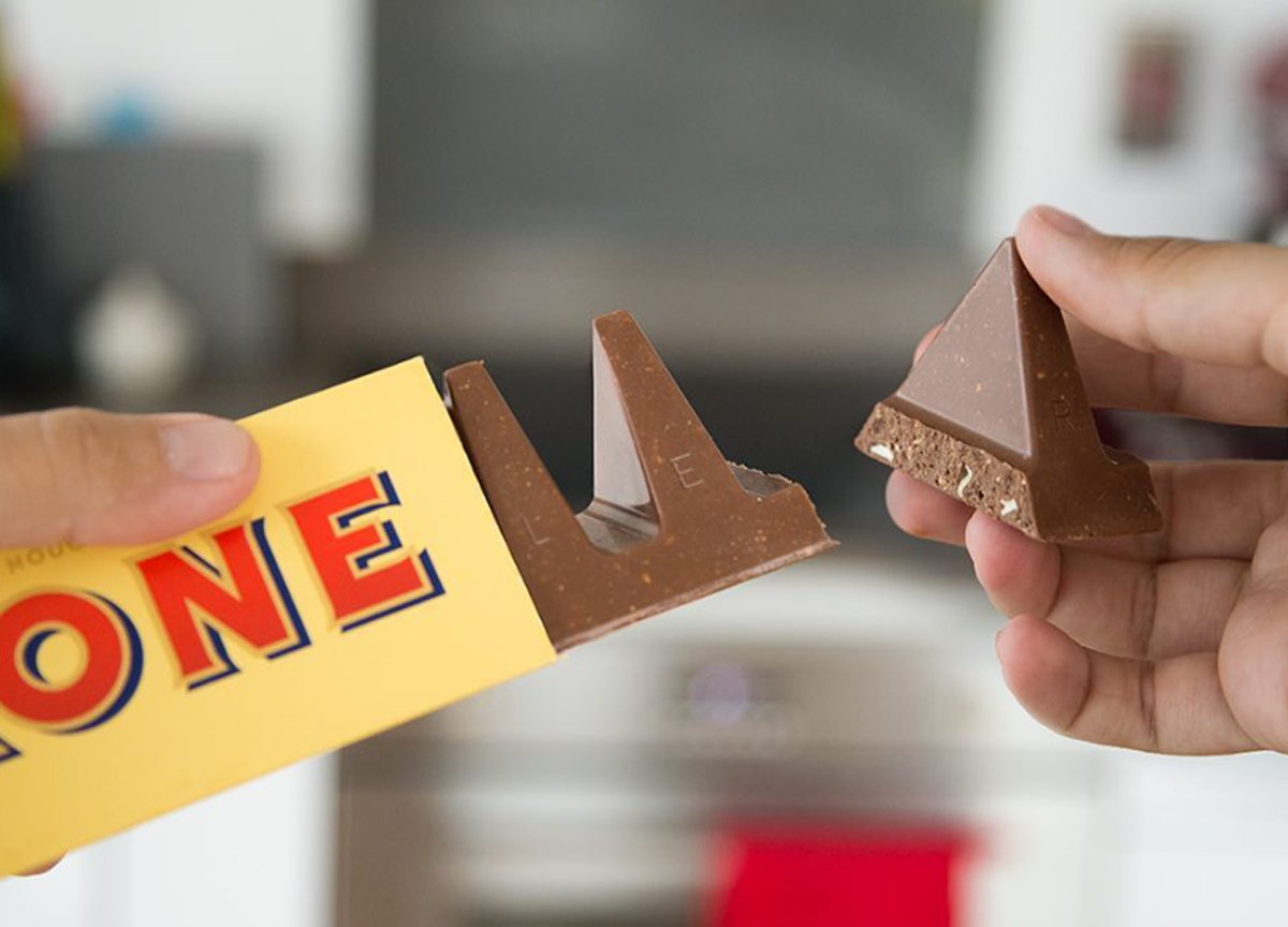 Toblerone toglie il logo del Monte Cervino dalle sue confezioni. Ecco perché Toblerone toglie il logo del Monte Cervino dalle sue confezioni. Ecco perché