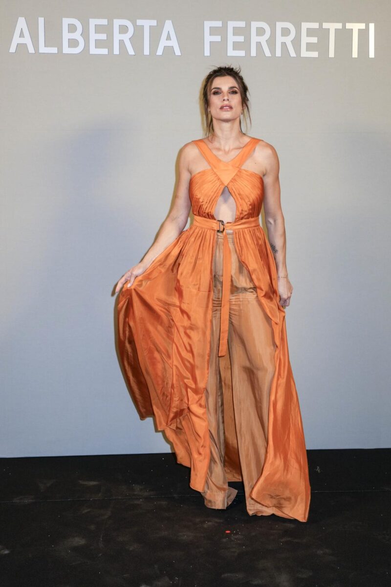 Elisabetta Canalis fuori di seno: social impazziti (FOTO). Berrettini-Satta…