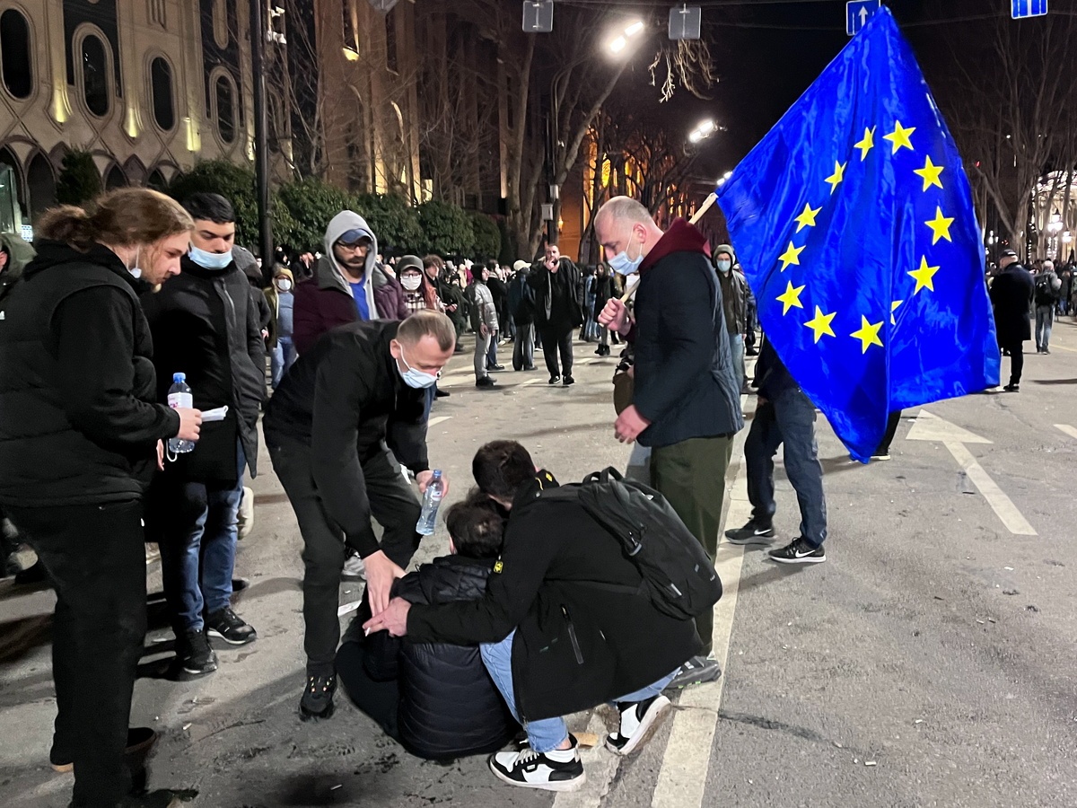 Georgia, proteste contro la legge “agenti stranieri”: migliaia in piazza Georgia, proteste contro la legge “agenti stranieri”: migliaia in piazza
