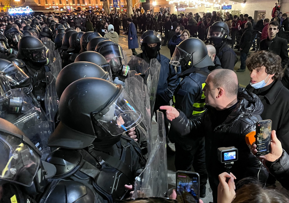 Georgia, proteste contro la legge “agenti stranieri”: migliaia in piazza Georgia, proteste contro la legge “agenti stranieri”: migliaia in piazza