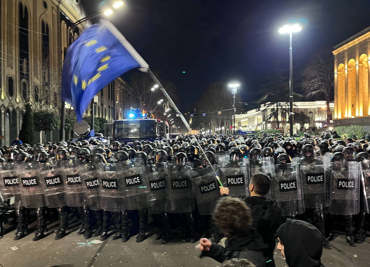 Georgia, proteste contro la legge “agenti stranieri”: migliaia in piazza Georgia, proteste contro la legge “agenti stranieri”: migliaia in piazza