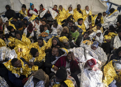 Migranti, sbarchi senza interruzioni per 24 ore: oltre 1.100 gli arrivi