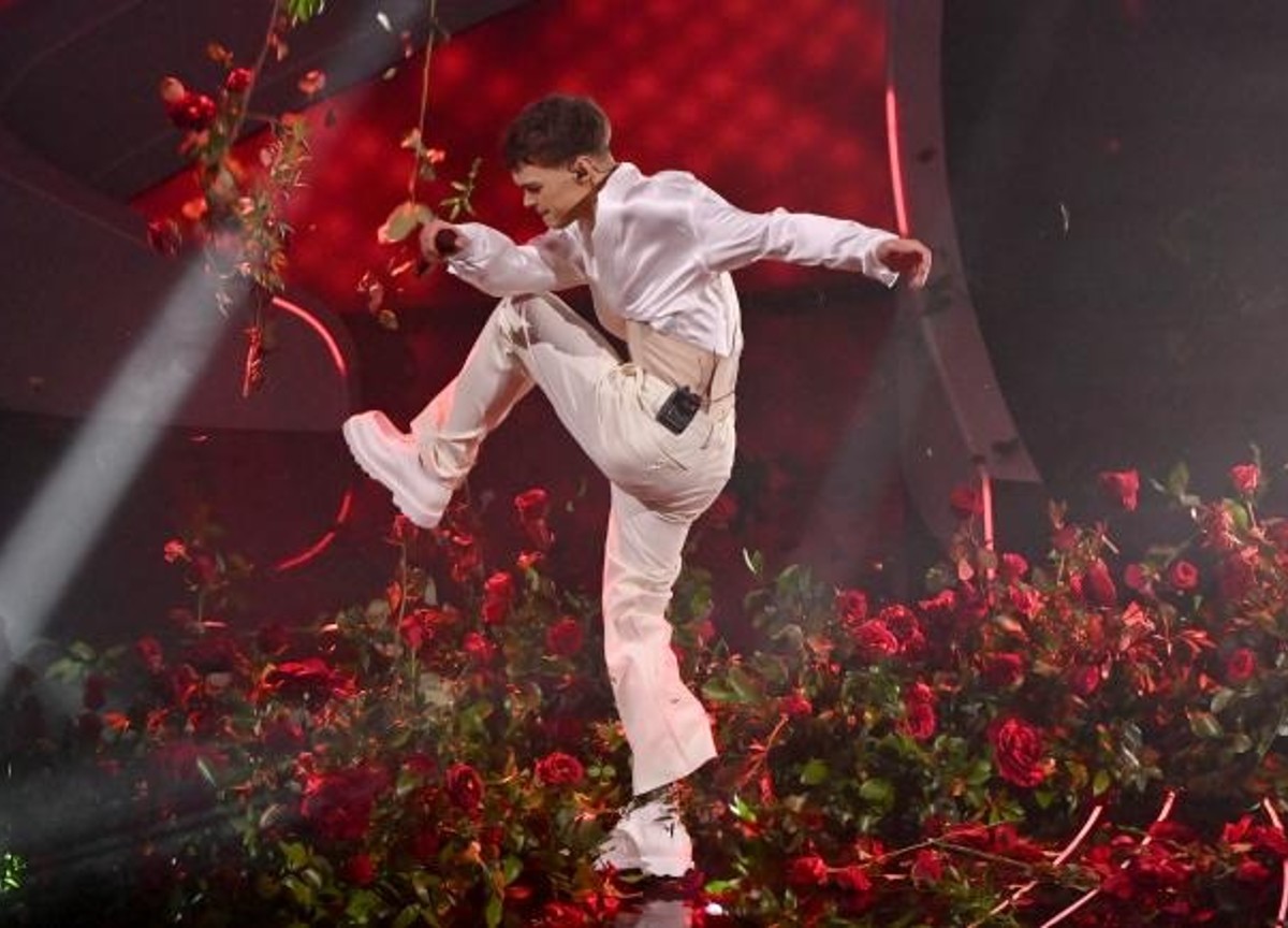 Blanco, il riscatto dopo i calci ai fiori di Sanremo. Farà un duetto con Mina