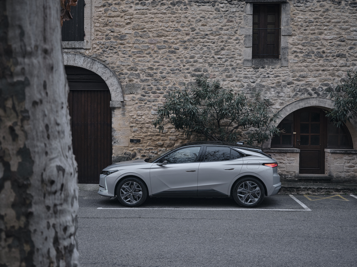 DS Automobiles presenta la sua prima collezione  Esprit De Voyage