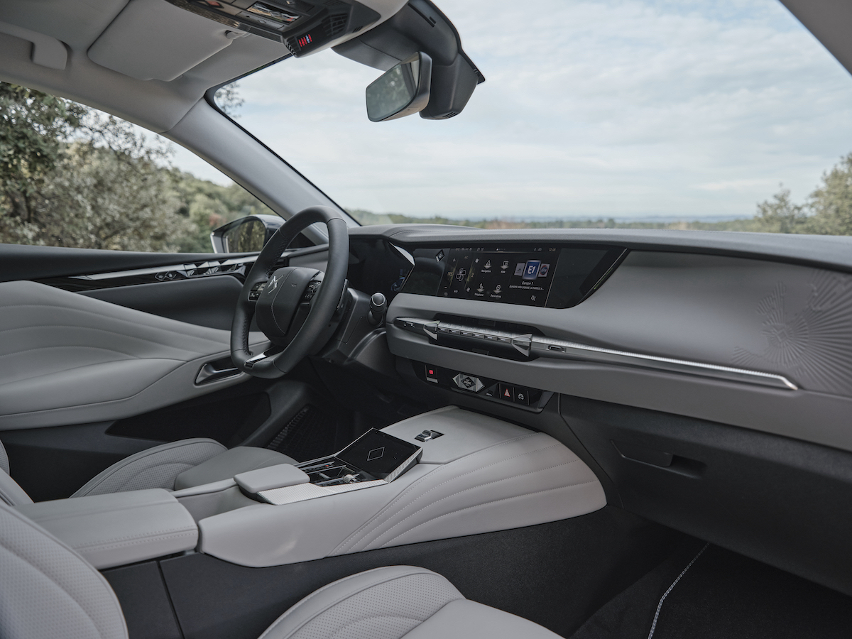 DS Automobiles presenta la sua prima collezione  Esprit De Voyage