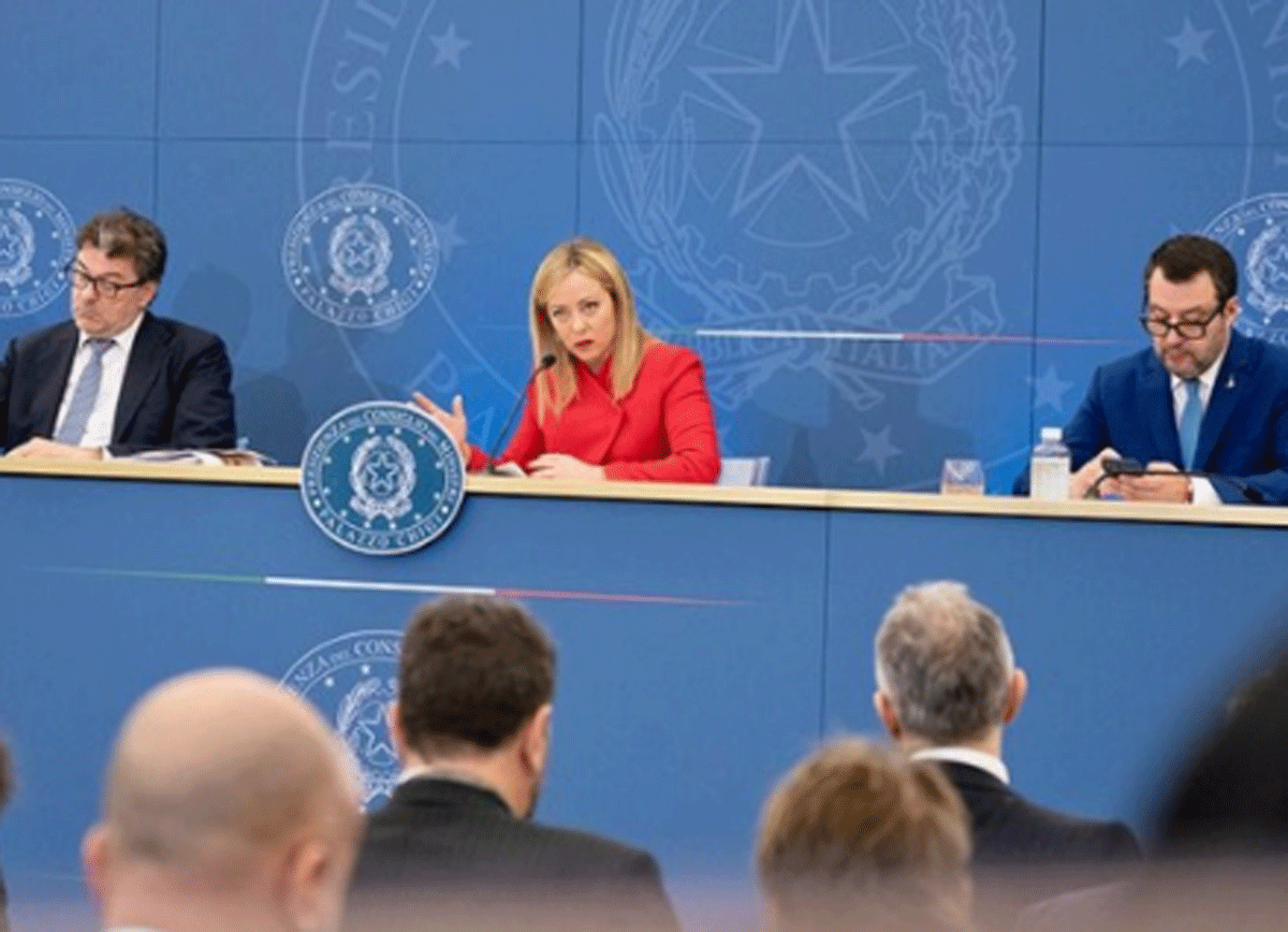 Cdm Cutro, Meloni introduce 2 reati: “strage in mare” e “norma anti-Soumahoro”