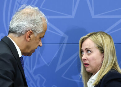 Migranti, dalla strage al caso Piantedosi: Meloni a Cutro compatta il Cdx