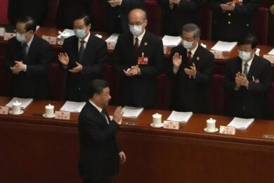 Cina, Xi presidente per la terza volta. 2 mantra da qui al 2027: chip e Taiwan