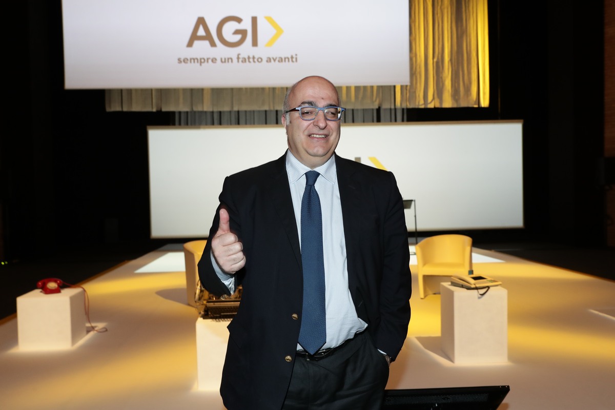 Mario Sechi, l’uomo che dà e toglie la parola. Male la prima a Cutro