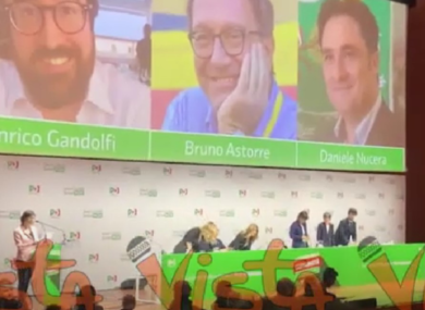 Assemblea Pd, “iniziamo con un vuoto”: il ricordo commosso a Bruno Astorre