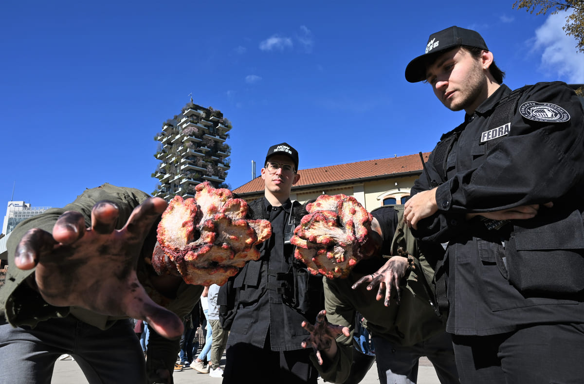 THE LAST OF US invade Milano