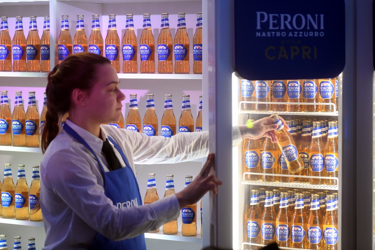 Peroni Nastro Azzurro presenta la nuova birra Stile Capri Peroni Nastro Azzurro presenta la nuova birra Stile Capri