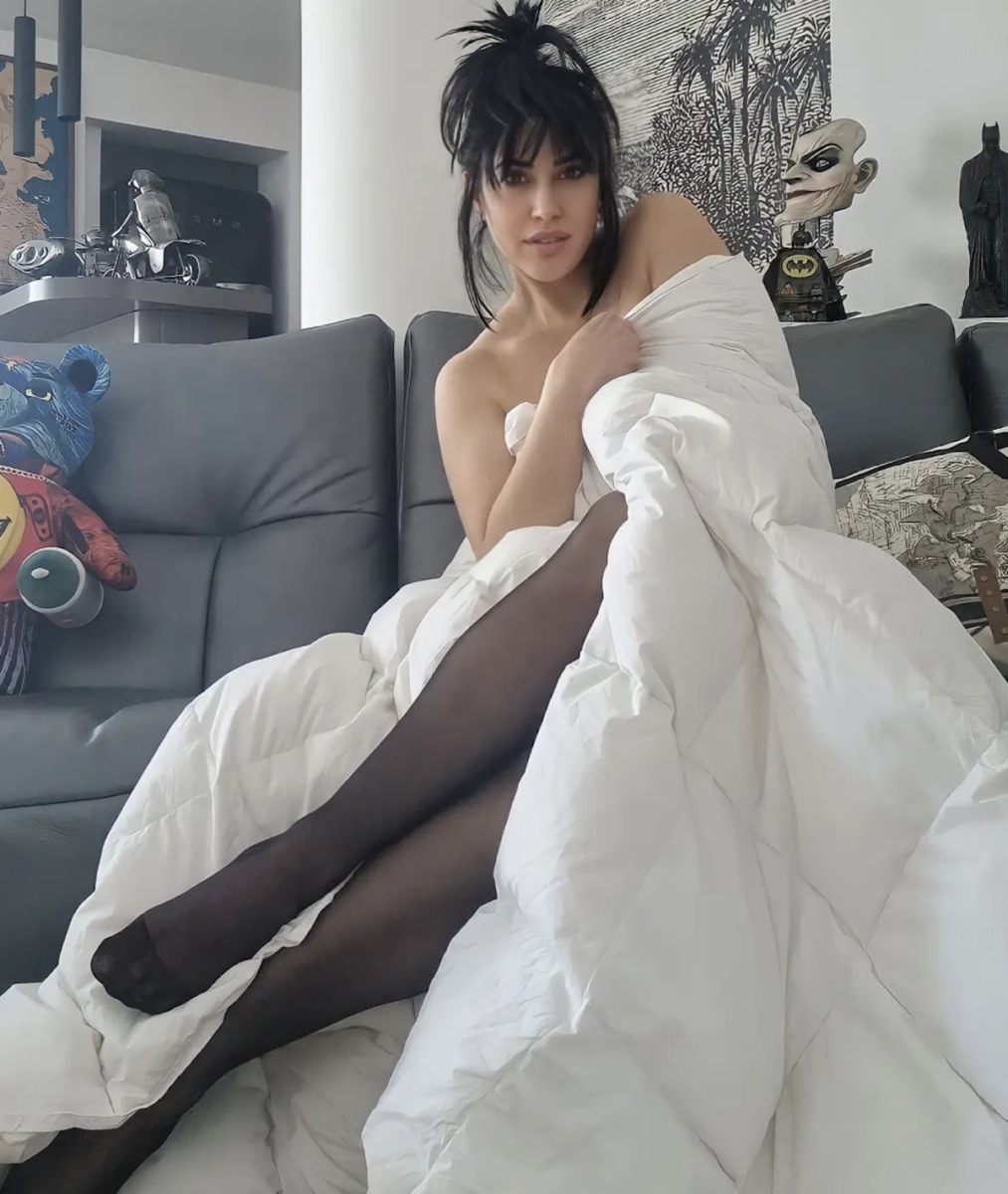 Claudia Ruggeri in abito trasparente, curve mozzafiato. La cognata di Paolo Bonolis via da Avanti un Altro? Ecco perché Claudia Ruggeri in abito trasparente, curve mozzafiato. La cognata di Paolo Bonolis via da Avanti un Altro? Ecco perché