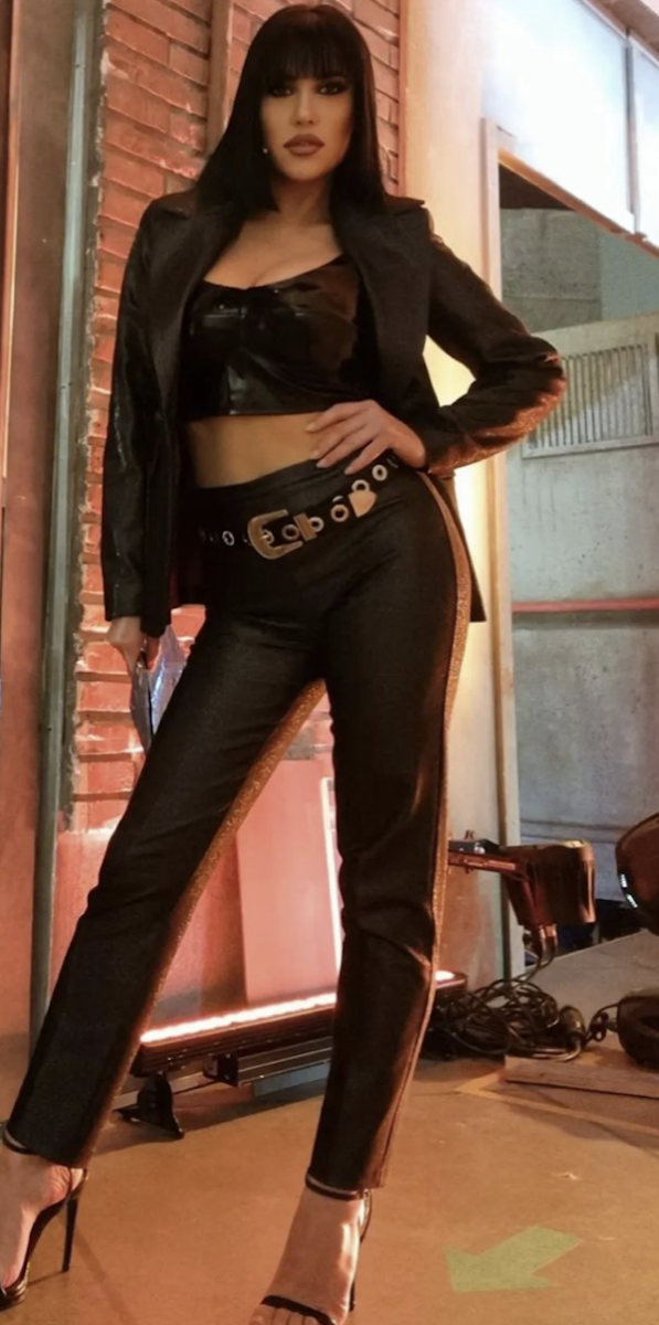 Claudia Ruggeri in abito trasparente, curve mozzafiato. La cognata di Paolo Bonolis via da Avanti un Altro? Ecco perché Claudia Ruggeri in abito trasparente, curve mozzafiato. La cognata di Paolo Bonolis via da Avanti un Altro? Ecco perché