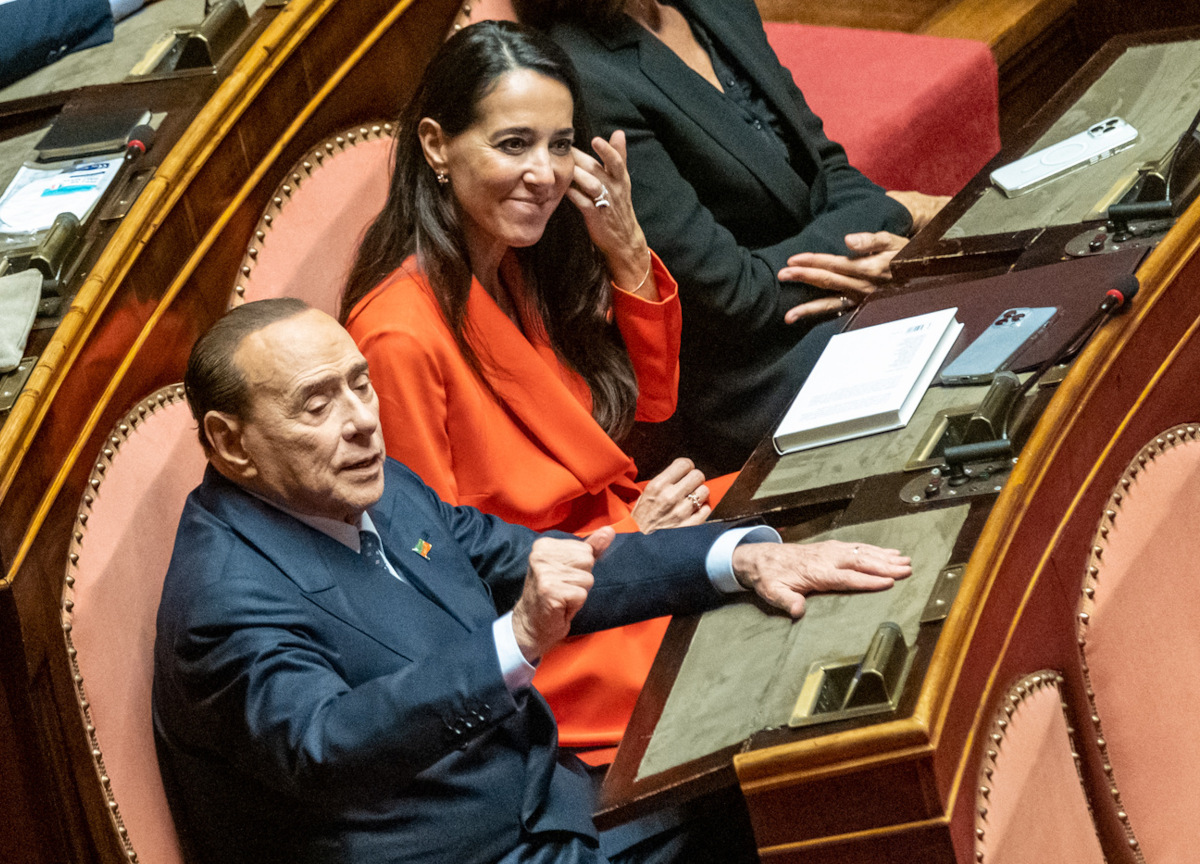 Ronzulli non invitata alla festa di Salvini. È stata la Fascina a depennarla Ronzulli non invitata alla festa di Salvini. È stata la Fascina a depennarla