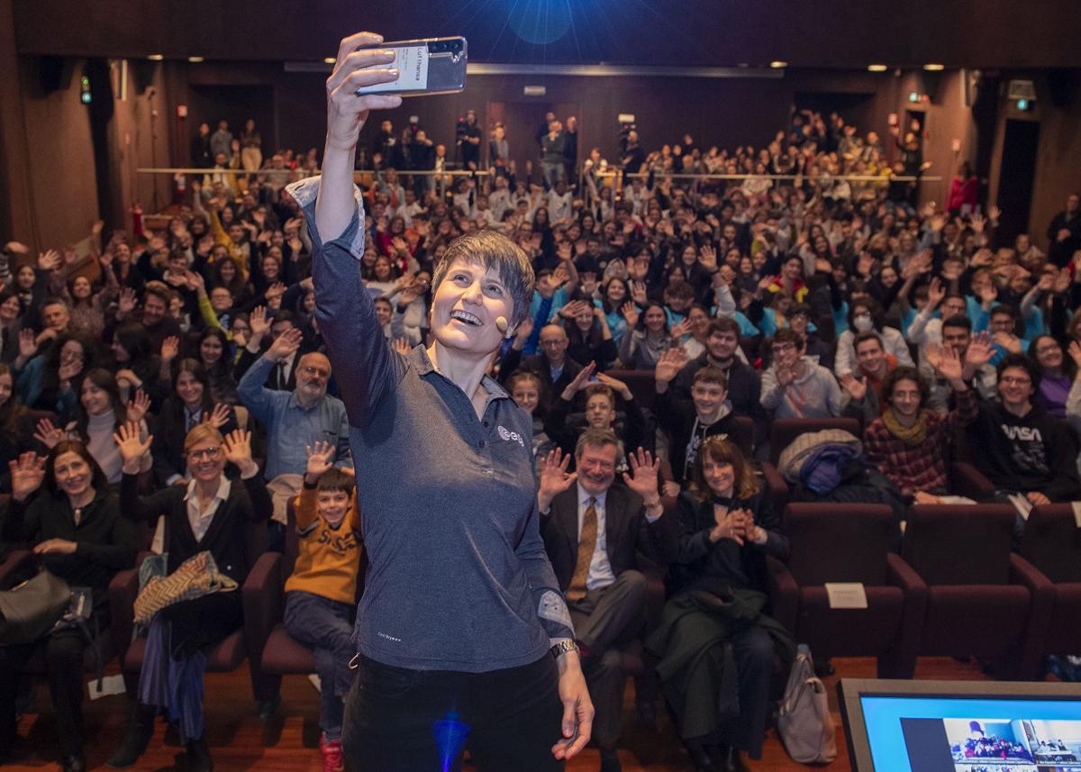 Samantha Cristoforetti incontra gli studenti al Museo della Scienza di Milano Samantha Cristoforetti incontra gli studenti al Museo della Scienza di Milano