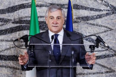 Porta a Porta ospiti stasera: Tajani spiega il suo piano per i migranti