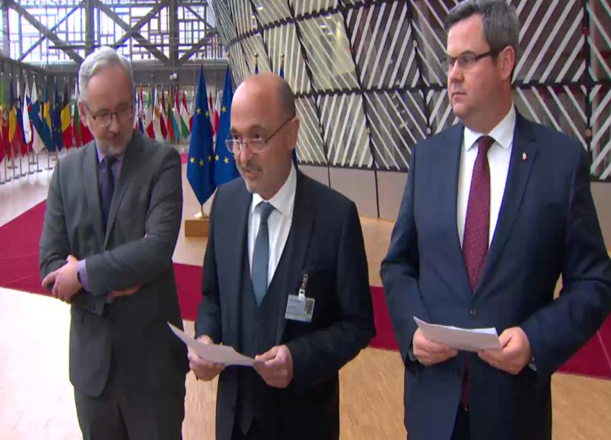 Galleria foto 'Contratto Pfizer vaccini: Bulgaria, Ungheria, Lituania e Polonia lo contestano' - foto 1