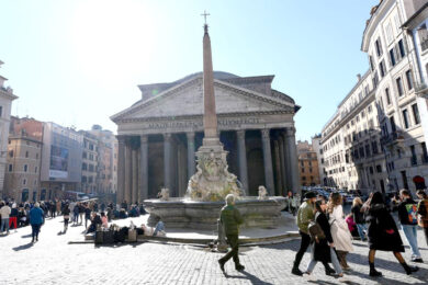 Pantheon: si pagherà 5 euro, accordo fatto: 70% al Ministero, 30% alla Diocesi