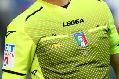 Pugni in faccia all’arbitro: calciatore 17enne squalificato per 5 anni