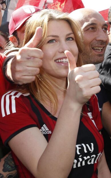 Barbara Berlusconi scatenata: quei mini-shorts hanno fatto sognare il web-FOTO