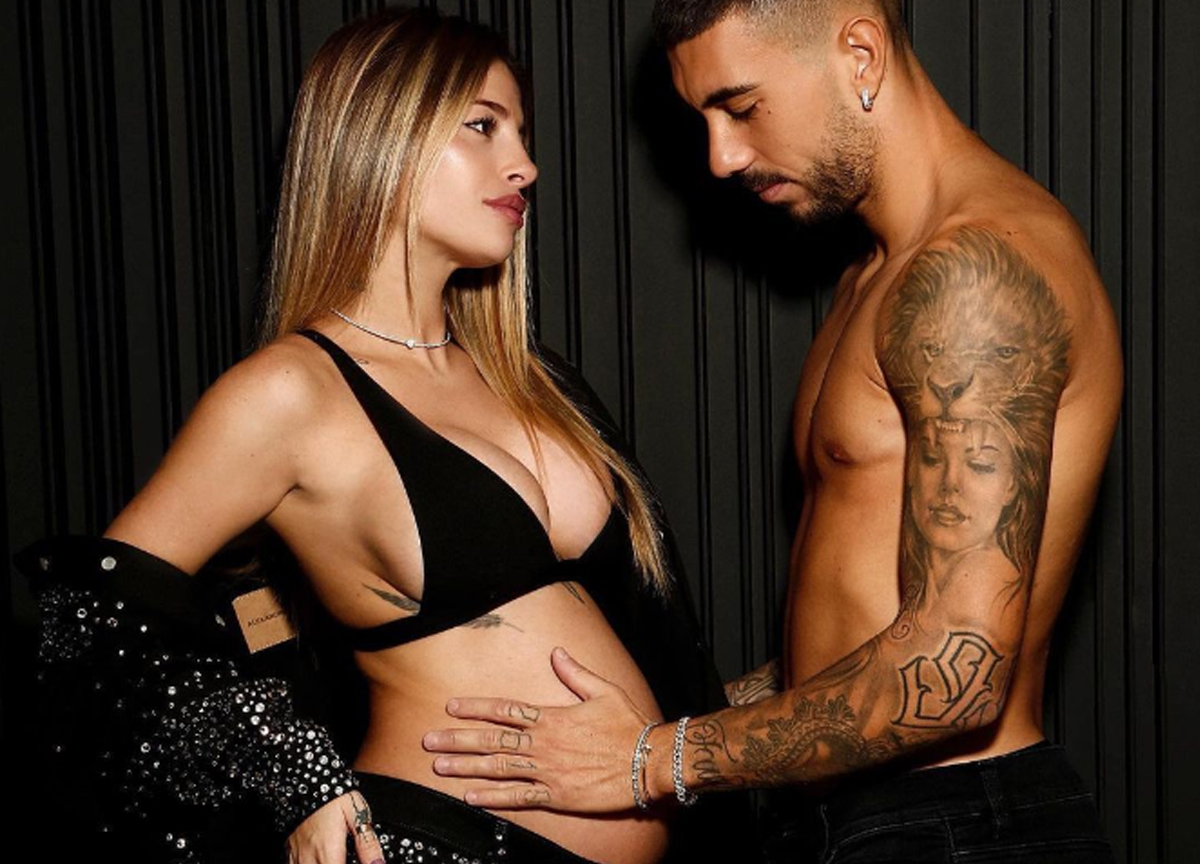 Chiara Nasti si cosparge d’olio contro il malocchio