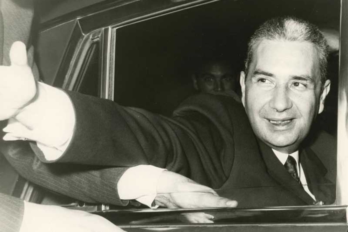 Aldo Moro “vittima del terrorismo 20 anni dopo”. La figlia: “Grazie Meloni” Aldo Moro “vittima del terrorismo 20 anni dopo”. La figlia: “Grazie Meloni”
