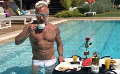 Gianluca Vacchi, vola il jet superlusso ma i conti non decollano: società ancora in rosso