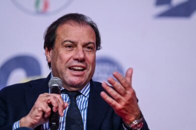 Fisco, Iva zero su beni primari e al 10% sull’acqua. Polemica sulle sanzioni