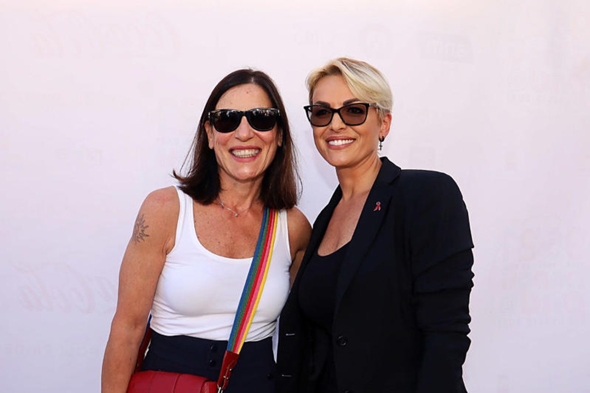Genitori Lgbt, Pascale: “Salvini omofobo”. L’abbraccio con Elly Schlein. Video