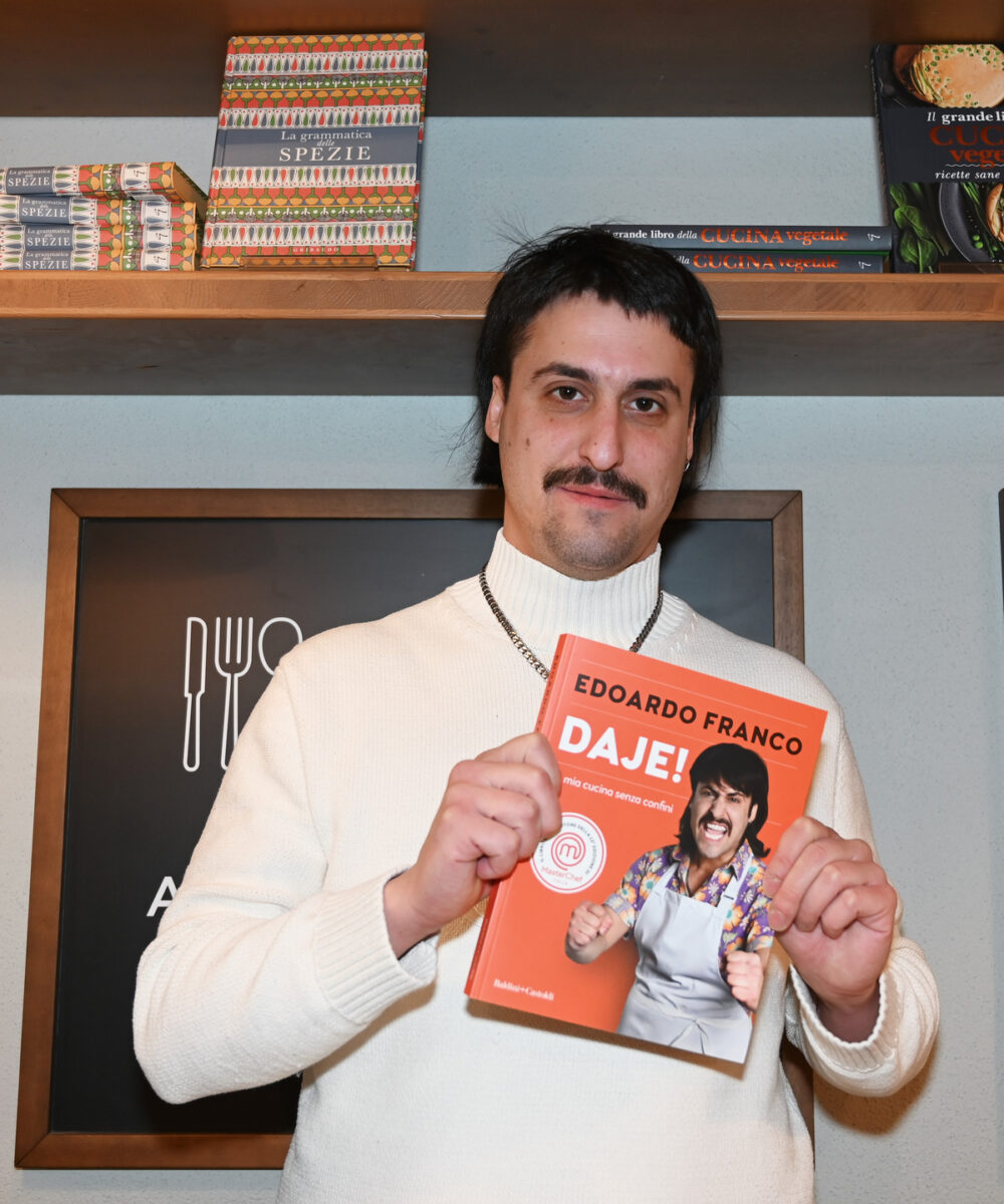 Edoardo Franco lo chef vincitore di MASTERCHEF ITALIA 12 presenta il suo libro Edoardo Franco lo chef vincitore di MASTERCHEF ITALIA 12 presenta il suo libro