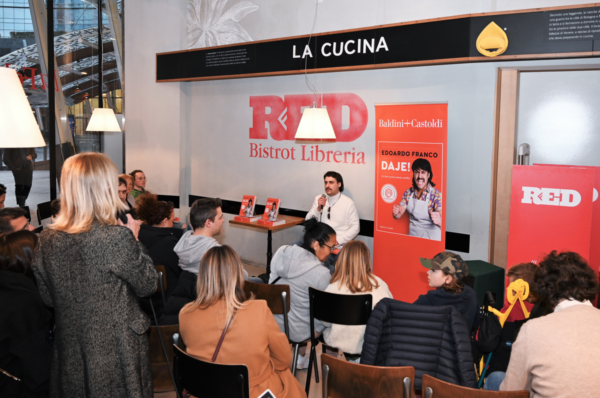 Edoardo Franco lo chef vincitore di MASTERCHEF ITALIA 12 presenta il suo libro Edoardo Franco lo chef vincitore di MASTERCHEF ITALIA 12 presenta il suo libro