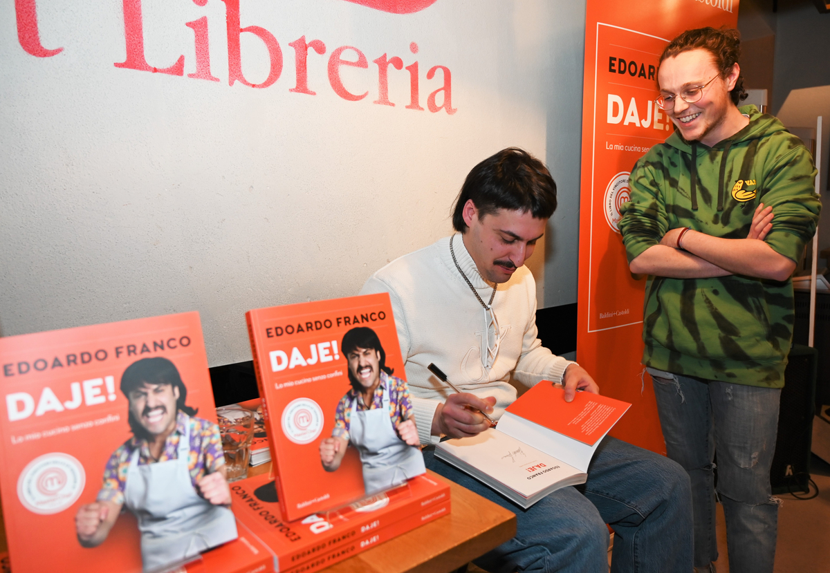 Edoardo Franco lo chef vincitore di MASTERCHEF ITALIA 12 presenta il suo libro Edoardo Franco lo chef vincitore di MASTERCHEF ITALIA 12 presenta il suo libro