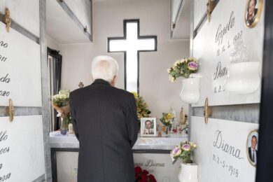 Mattarella: “Battere la mafia è possibile. Don Diana un eroe dei nostri tempi”