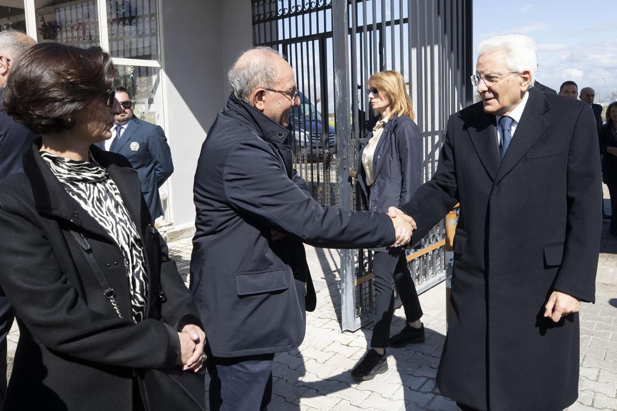 Mattarella: “Battere la mafia è possibile. Don Diana un eroe dei nostri tempi”